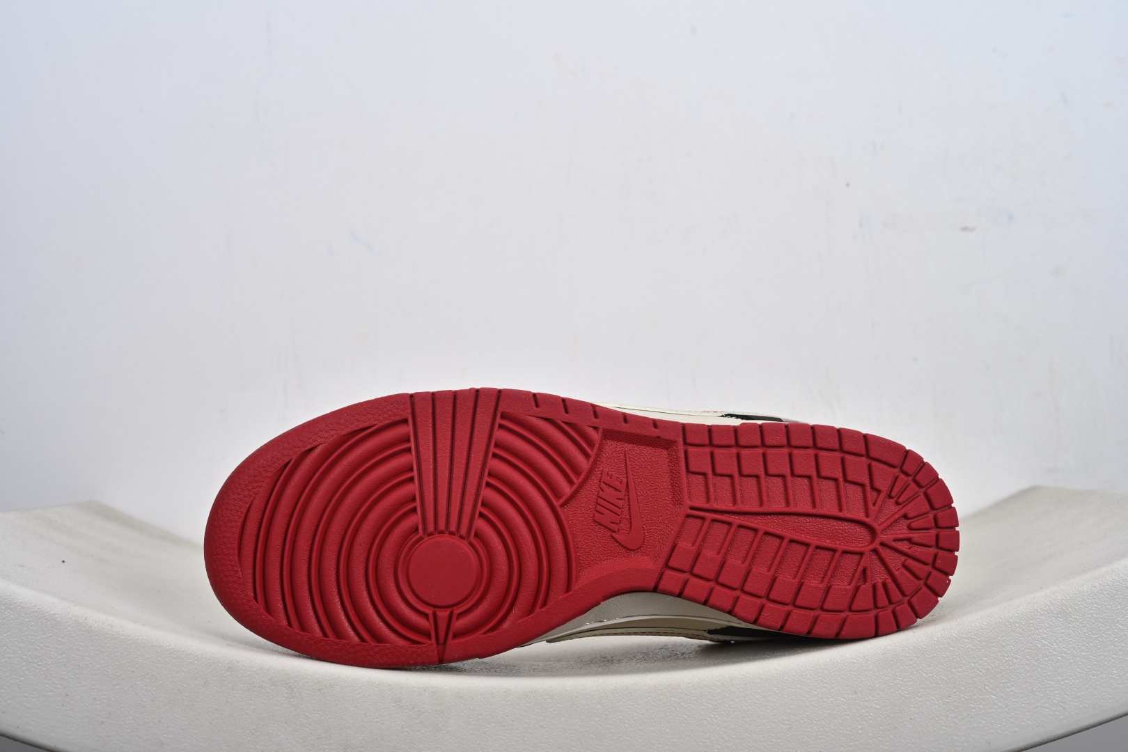 Nike Dunk Low Retro ‘马年限定’低帮休闲运动板鞋 YX5066-C68 Nike Dunk Low Retro ‘马年限定’低帮休闲运动板鞋 YX5066-C68