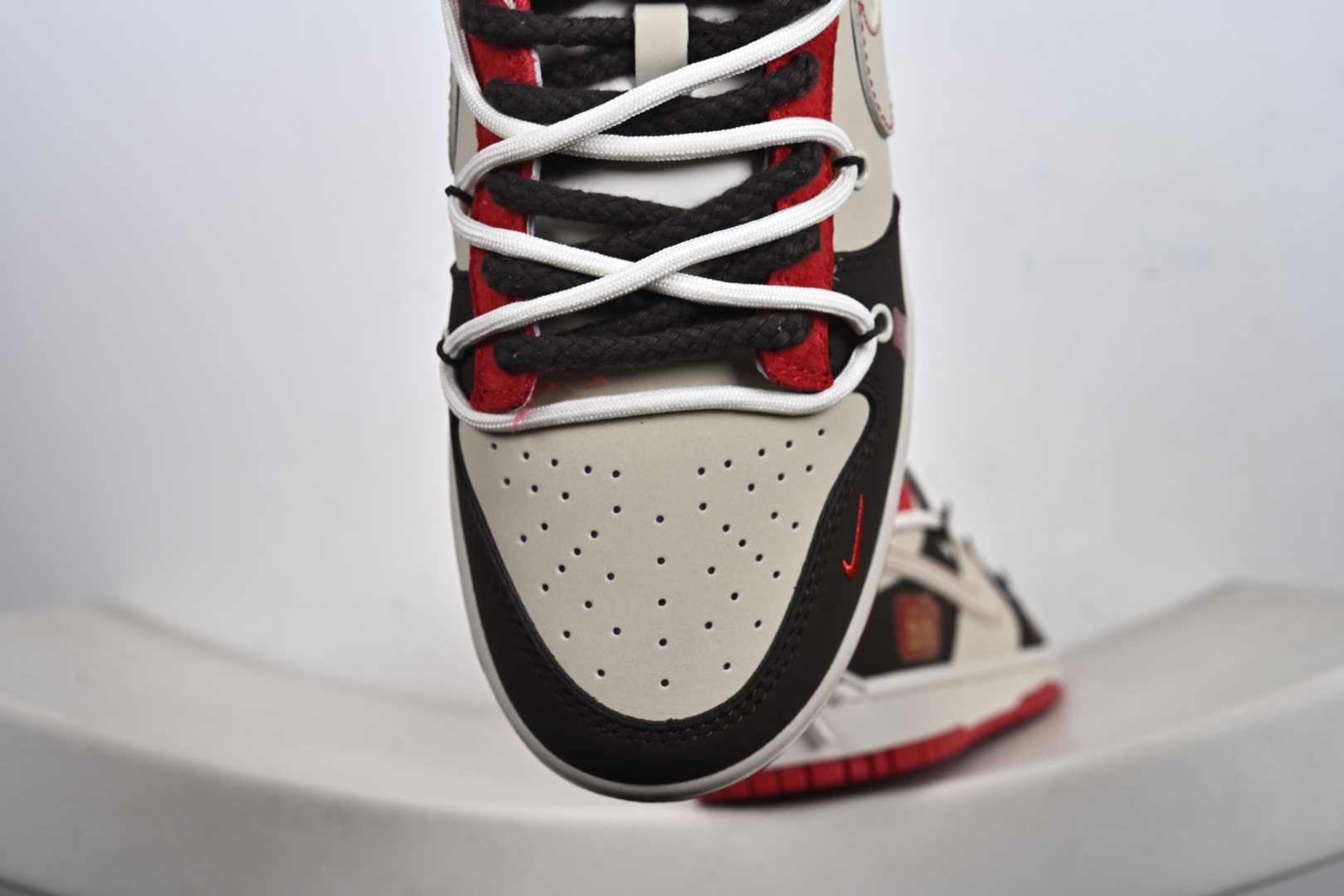 Nike Dunk Low Retro ‘马年限定’低帮休闲运动板鞋 YX5066-C68 Nike Dunk Low Retro ‘马年限定’低帮休闲运动板鞋 YX5066-C68