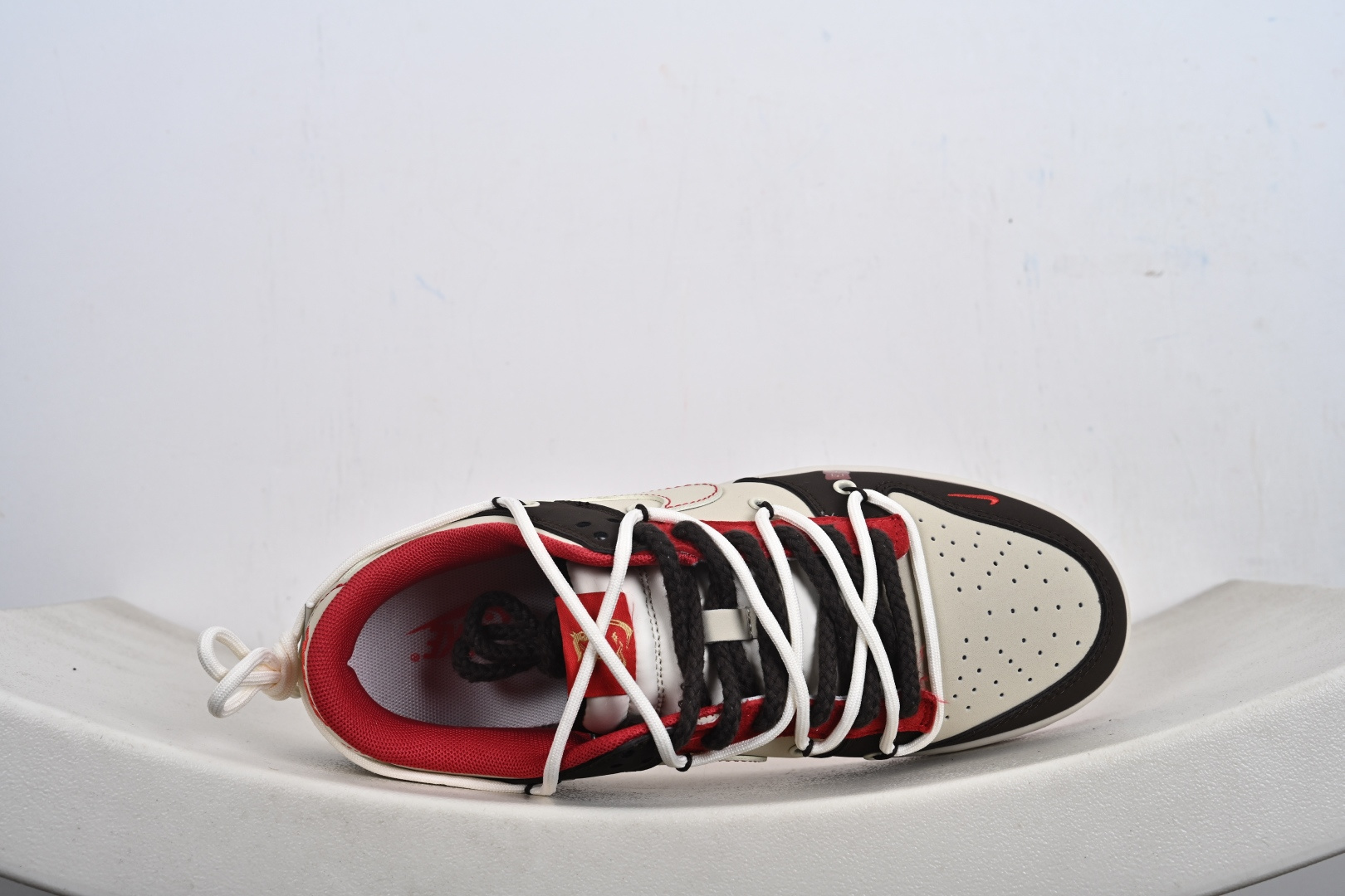 Nike Dunk Low Retro ‘马年限定’低帮休闲运动板鞋 YX5066-C68 Nike Dunk Low Retro ‘马年限定’低帮休闲运动板鞋 YX5066-C68