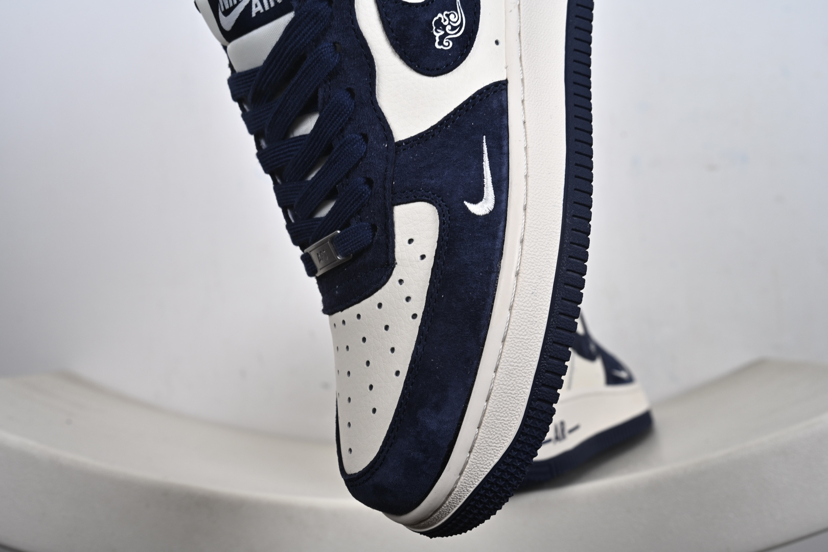 Nike Air Force 1 '07 Low “马年限定-藏蓝跃马” 高端定制米白 + 藏蓝撞色 XD0028-013 Nike Air Force 1 '07 Low “马年限定-藏蓝跃马” 高端定制米白 + 藏蓝撞色 XD0028-013