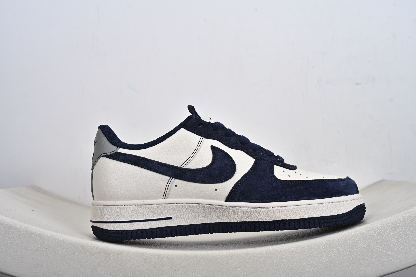 Nike Air Force 1 '07 Low “马年限定-藏蓝跃马” 高端定制米白 + 藏蓝撞色 XD0028-013