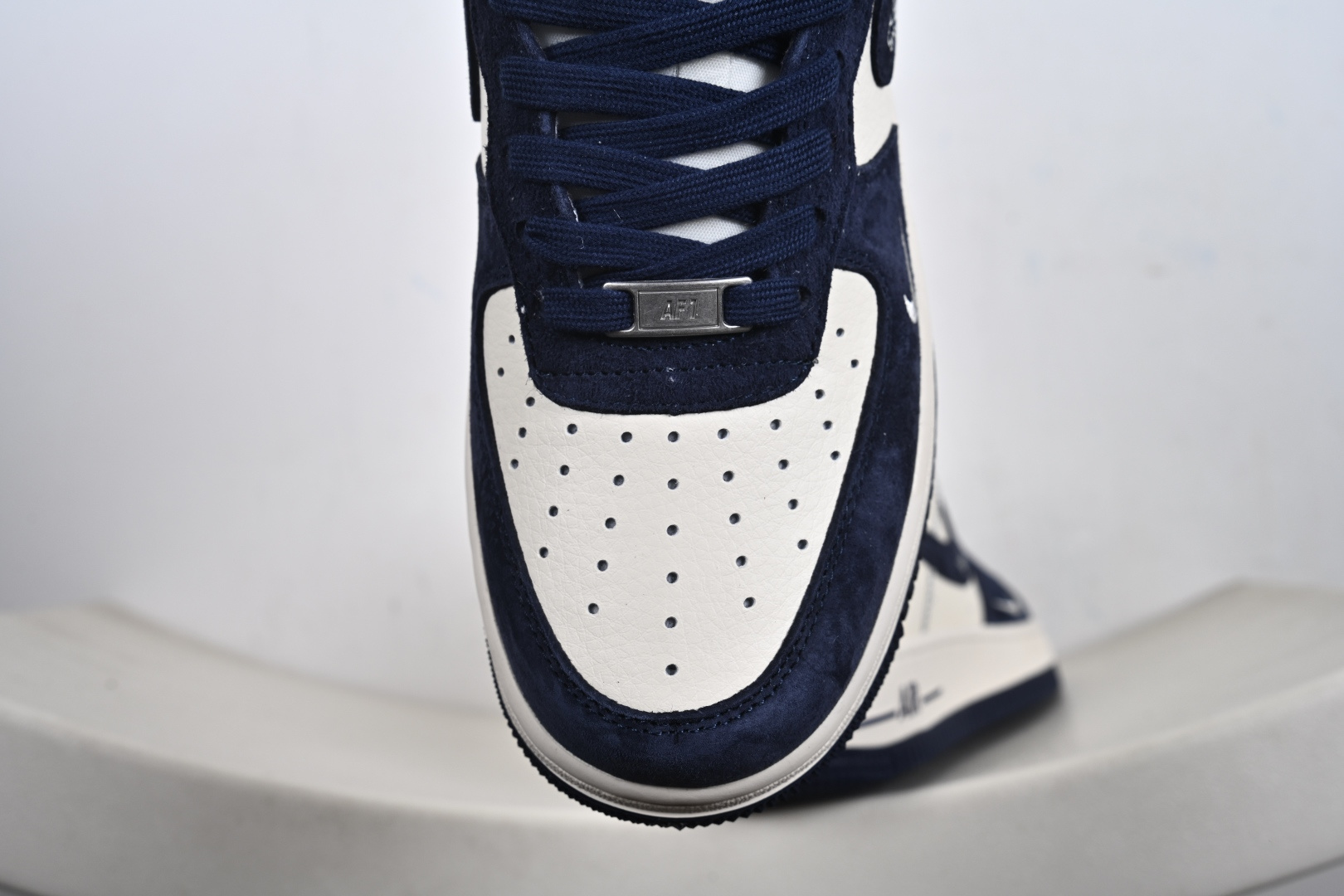 Nike Air Force 1 '07 Low “马年限定-藏蓝跃马” 高端定制米白 + 藏蓝撞色 XD0028-013 Nike Air Force 1 '07 Low “马年限定-藏蓝跃马” 高端定制米白 + 藏蓝撞色 XD0028-013
