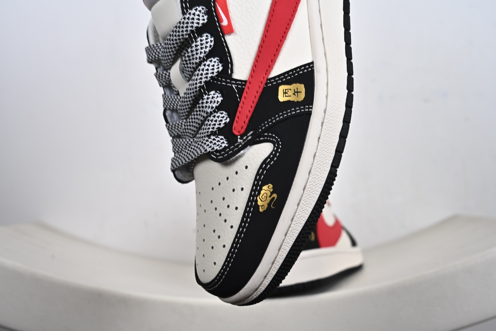 2026马年限定潮流Air Jordan 1 Low 乔丹倒勾 爆款高端定制 MZ9588-825 2026马年限定潮流Air Jordan 1 Low 乔丹倒勾 爆款高端定制 MZ9588-825