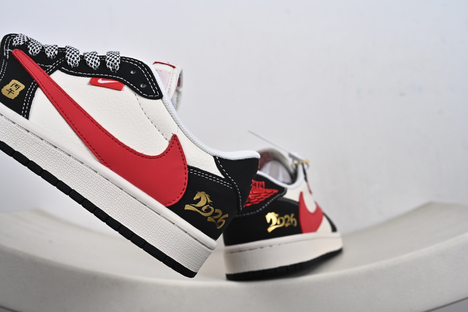 2026马年限定潮流Air Jordan 1 Low 乔丹倒勾 爆款高端定制 MZ9588-825 2026马年限定潮流Air Jordan 1 Low 乔丹倒勾 爆款高端定制 MZ9588-825