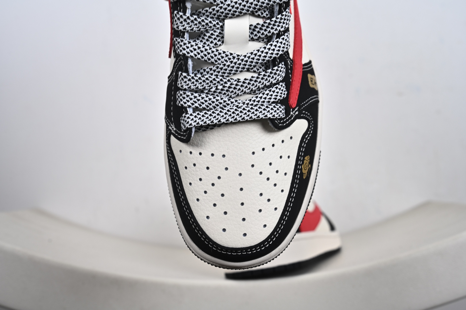 2026马年限定潮流Air Jordan 1 Low 乔丹倒勾 爆款高端定制 MZ9588-825 2026马年限定潮流Air Jordan 1 Low 乔丹倒勾 爆款高端定制 MZ9588-825