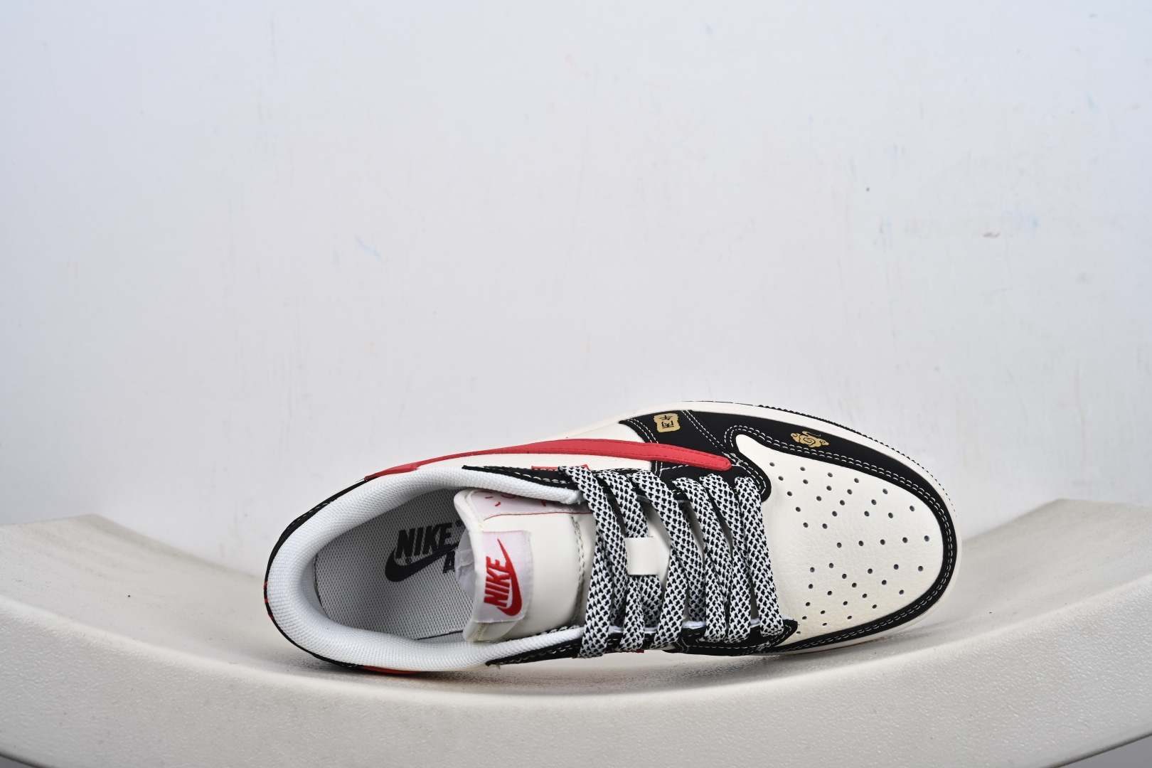 2026马年限定潮流Air Jordan 1 Low 乔丹倒勾 爆款高端定制 MZ9588-825 2026马年限定潮流Air Jordan 1 Low 乔丹倒勾 爆款高端定制 MZ9588-825