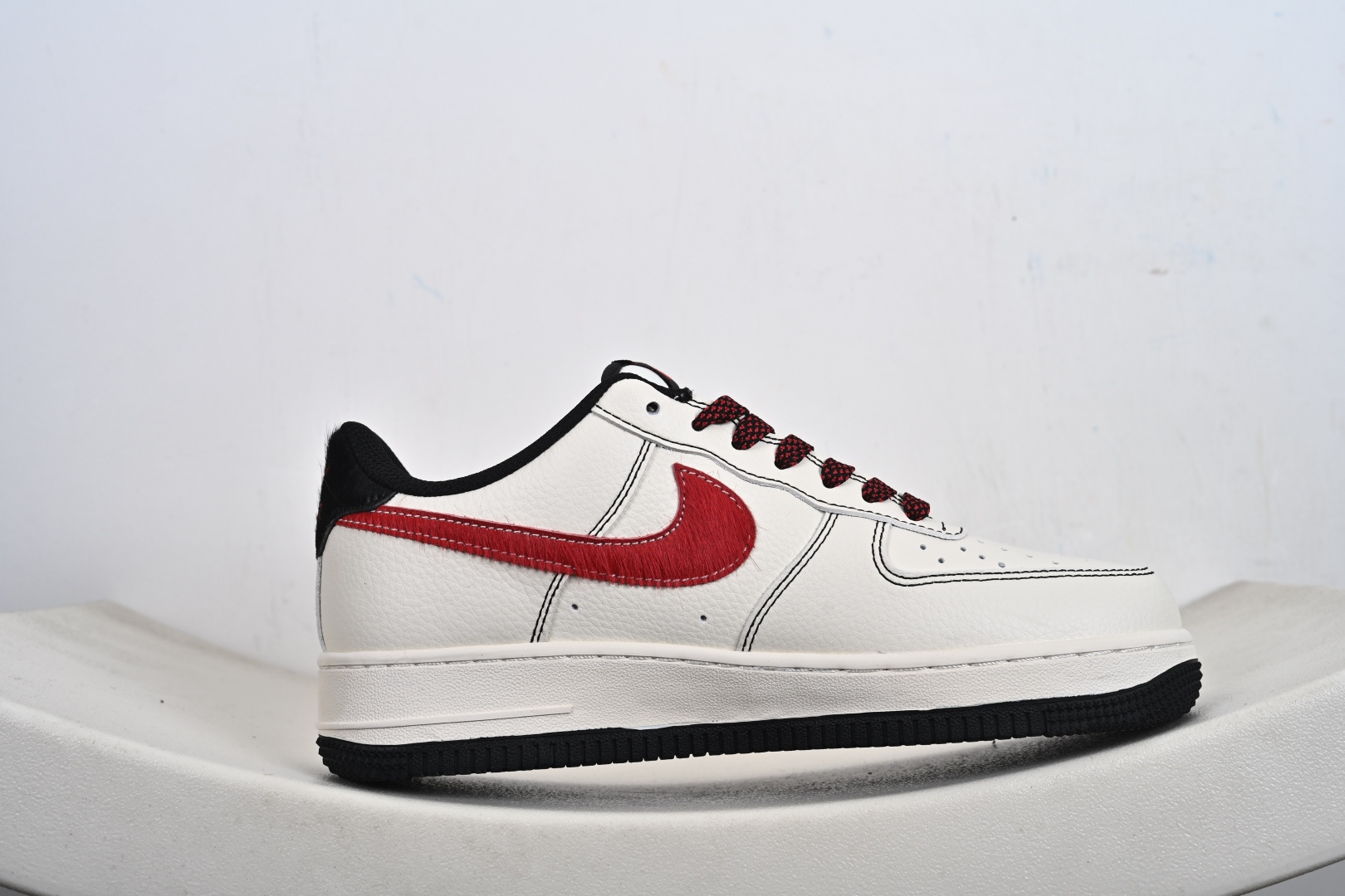NIKE AIR FORCE 1‘07 LV8 QW5288-126 NIKE AIR FORCE 1‘07 LV8 QW5288-126