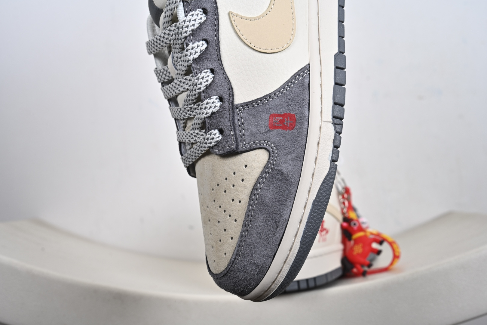 Nike Dunk Low「丙午马年」限定款把新年祥瑞踩在脚下经典Dunk Low迎来2026马年专属 ZH2598-809 Nike Dunk Low「丙午马年」限定款把新年祥瑞踩在脚下经典Dunk Low迎来2026马年专属 ZH2598-809