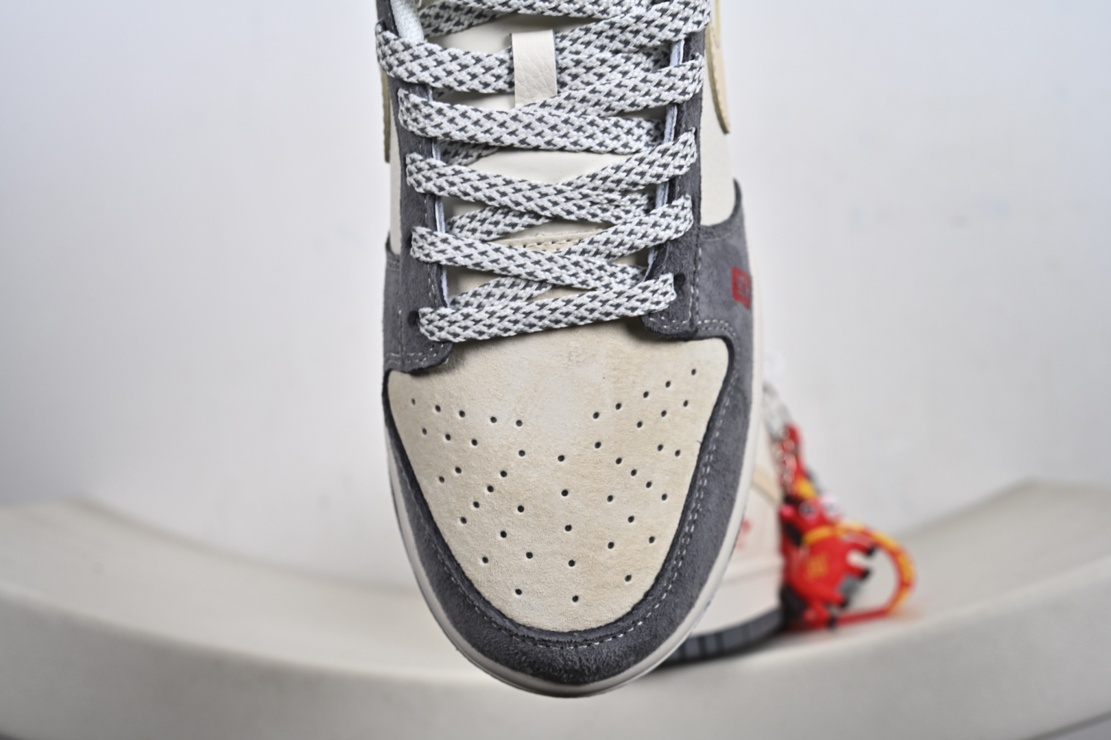 Nike Dunk Low「丙午马年」限定款把新年祥瑞踩在脚下经典Dunk Low迎来2026马年专属 ZH2598-809 Nike Dunk Low「丙午马年」限定款把新年祥瑞踩在脚下经典Dunk Low迎来2026马年专属 ZH2598-809