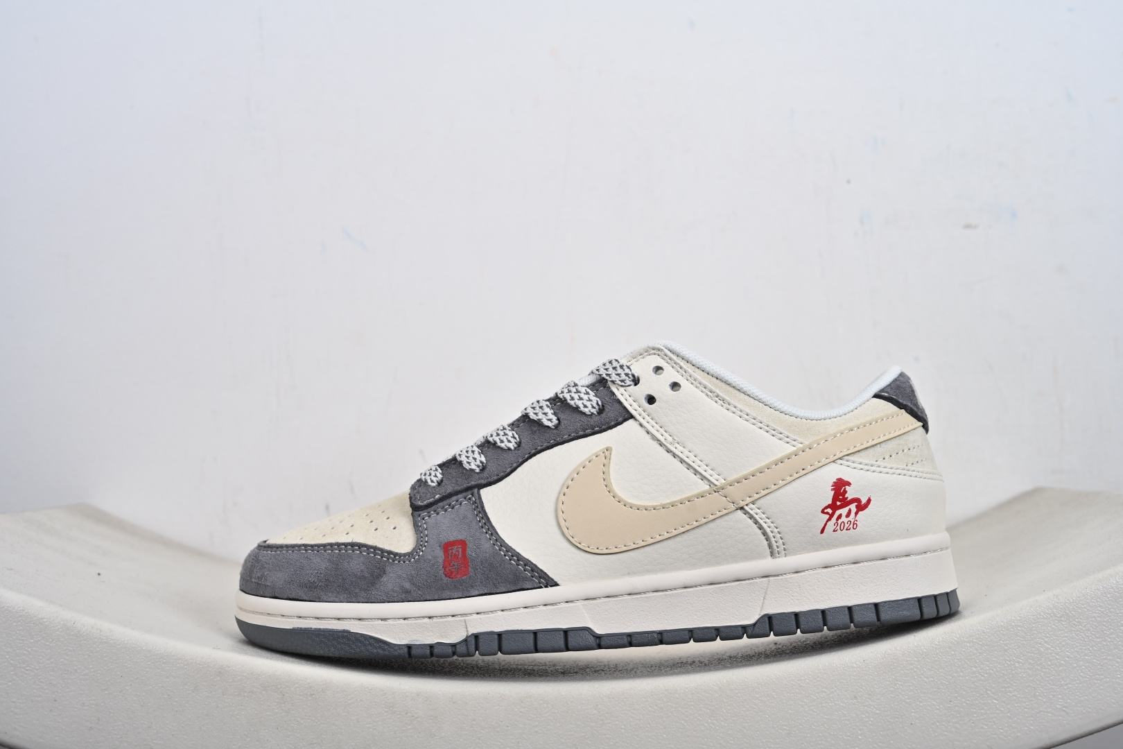 Nike Dunk Low「丙午马年」限定款把新年祥瑞踩在脚下经典Dunk Low迎来2026马年专属 ZH2598-809 Nike Dunk Low「丙午马年」限定款把新年祥瑞踩在脚下经典Dunk Low迎来2026马年专属 ZH2598-809
