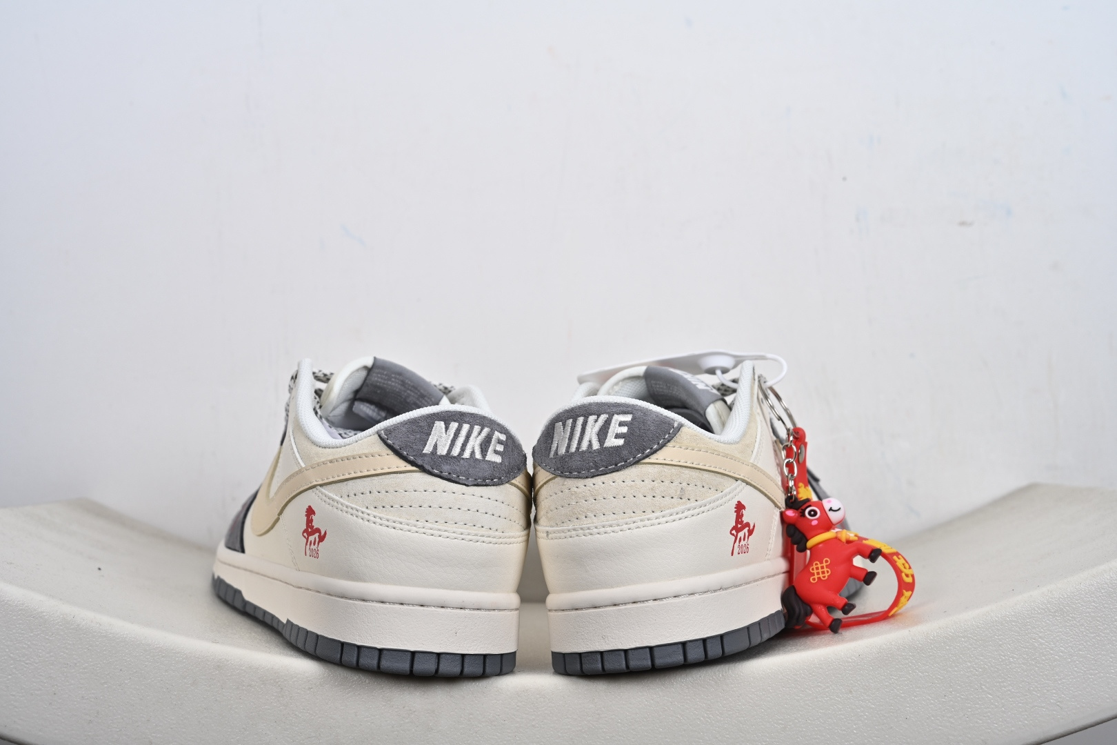 Nike Dunk Low「丙午马年」限定款把新年祥瑞踩在脚下经典Dunk Low迎来2026马年专属 ZH2598-809 Nike Dunk Low「丙午马年」限定款把新年祥瑞踩在脚下经典Dunk Low迎来2026马年专属 ZH2598-809