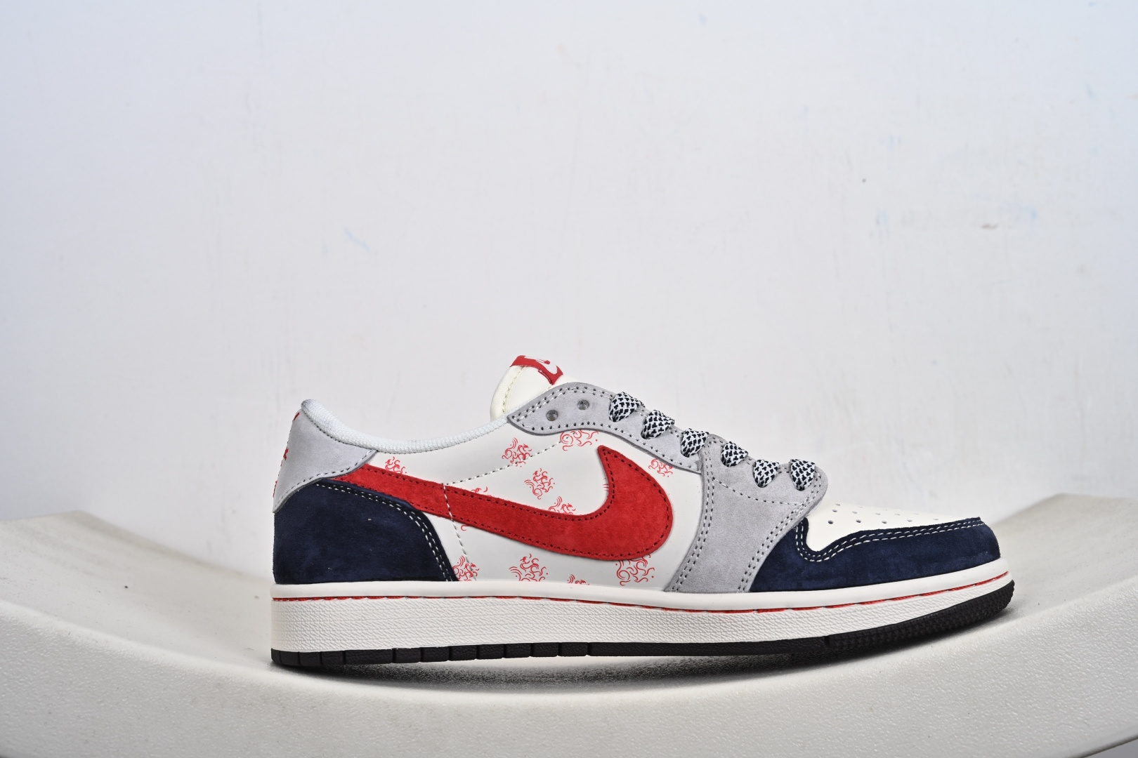 Nike Air Jordan 1 x Travis Scott AJ1倒勾 乔一倒钩 ‘DIY’定制 耐克 低帮文化篮球鞋 YX5066-415 Nike Air Jordan 1 x Travis Scott AJ1倒勾 乔一倒钩 ‘DIY’定制 耐克 低帮文化篮球鞋 YX5066-415