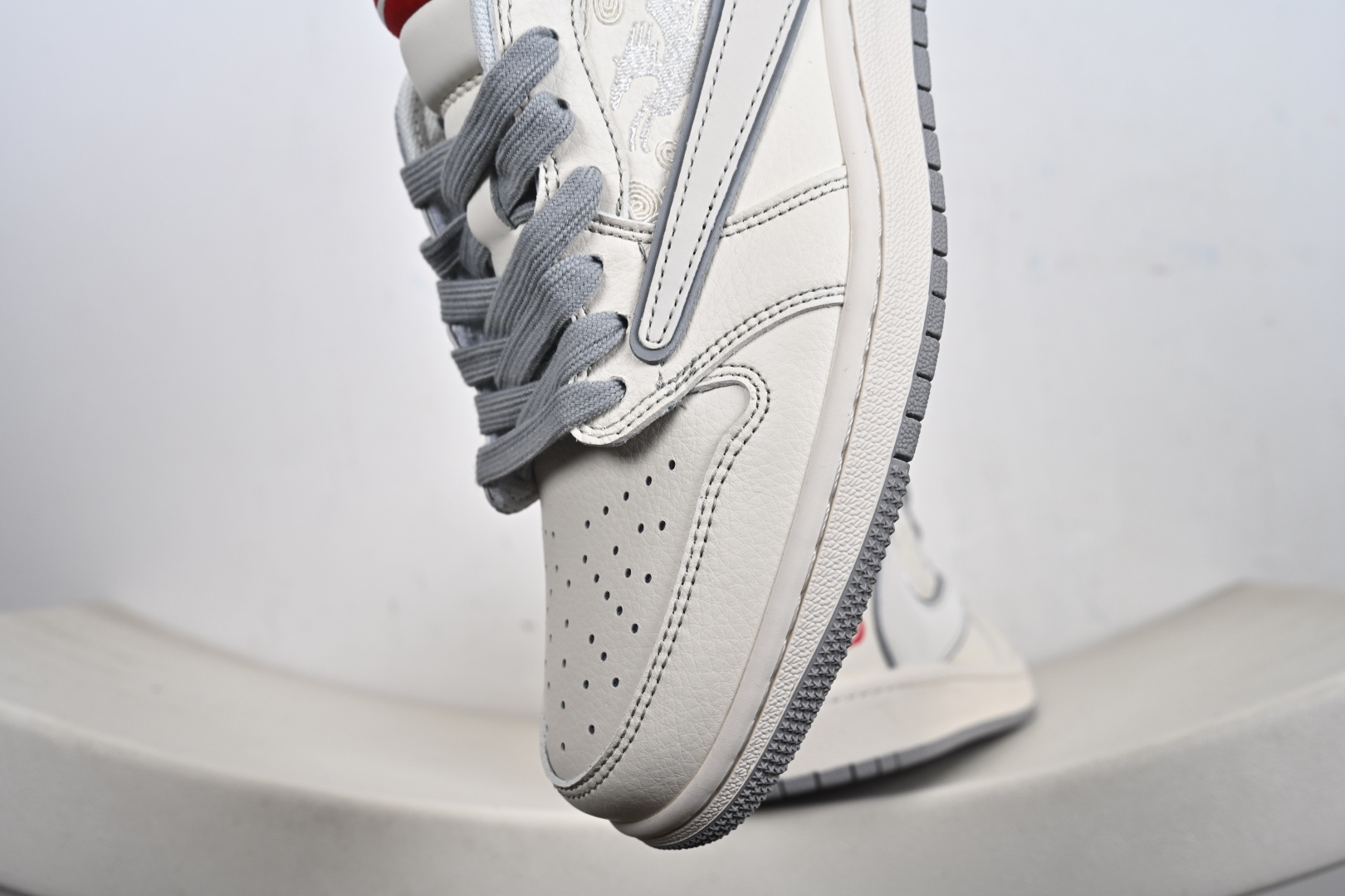 240 Nike Air Jordan 1 x Travis Scott AJ1倒勾 乔一倒钩 ‘DIY’定制 耐克 低帮文化篮球鞋 XT6998-160-Chinese UA Cheap High Quatity Brand Clothes Bags handbags Sneakers wholesale wholesaler seller from China Factory suppliers Fashion Clothing Shoes best Quality Beautiful Price 240 Nike Air Jordan 1 x Travis Scott AJ1倒勾 乔一倒钩 ‘DIY’定制 耐克 低帮文化篮球鞋 XT6998-160