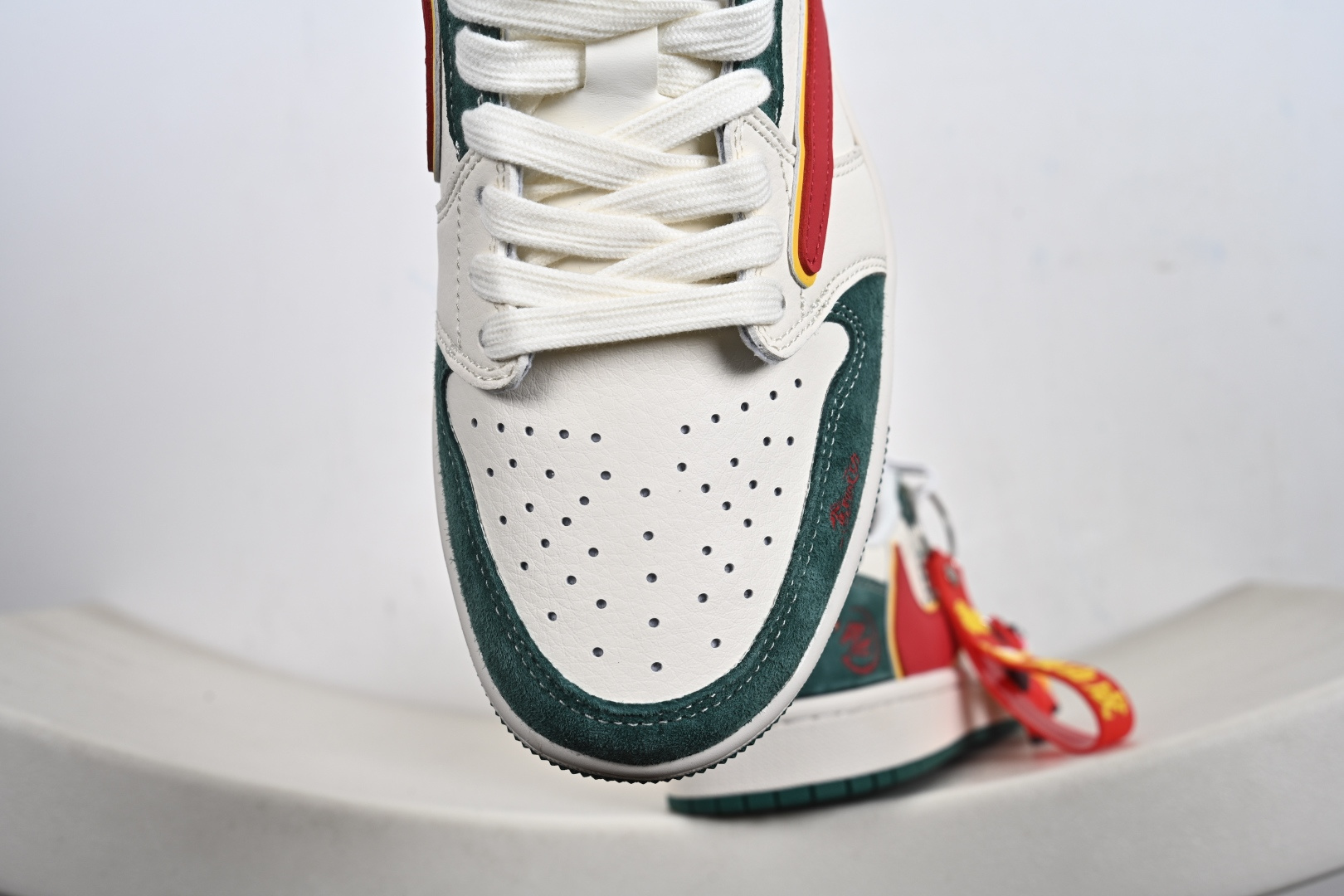 Air Jordan 1 Low 2026 丙午马年限定款 SD6868-119 Air Jordan 1 Low 2026 丙午马年限定款 SD6868-119