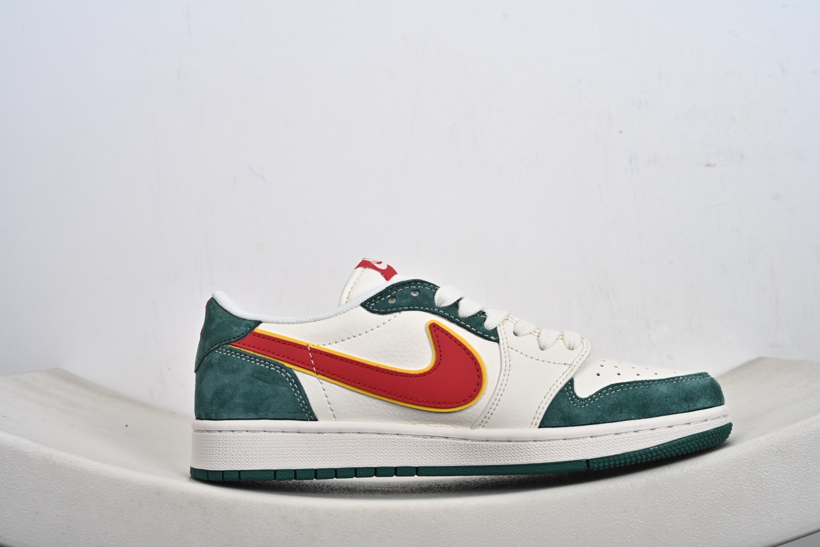Air Jordan 1 Low 2026 丙午马年限定款 SD6868-119 Air Jordan 1 Low 2026 丙午马年限定款 SD6868-119