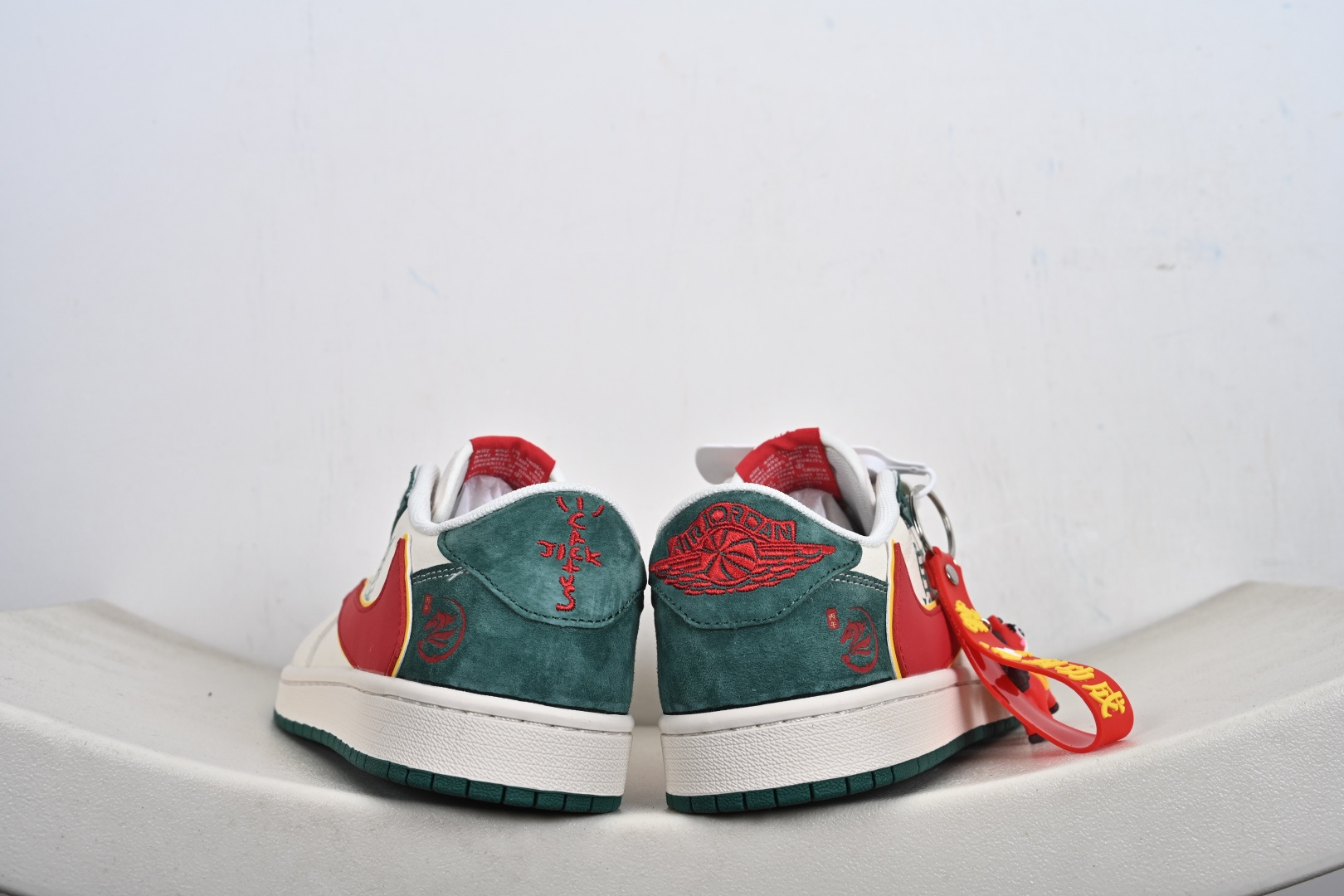 Air Jordan 1 Low 2026 丙午马年限定款 SD6868-119 Air Jordan 1 Low 2026 丙午马年限定款 SD6868-119