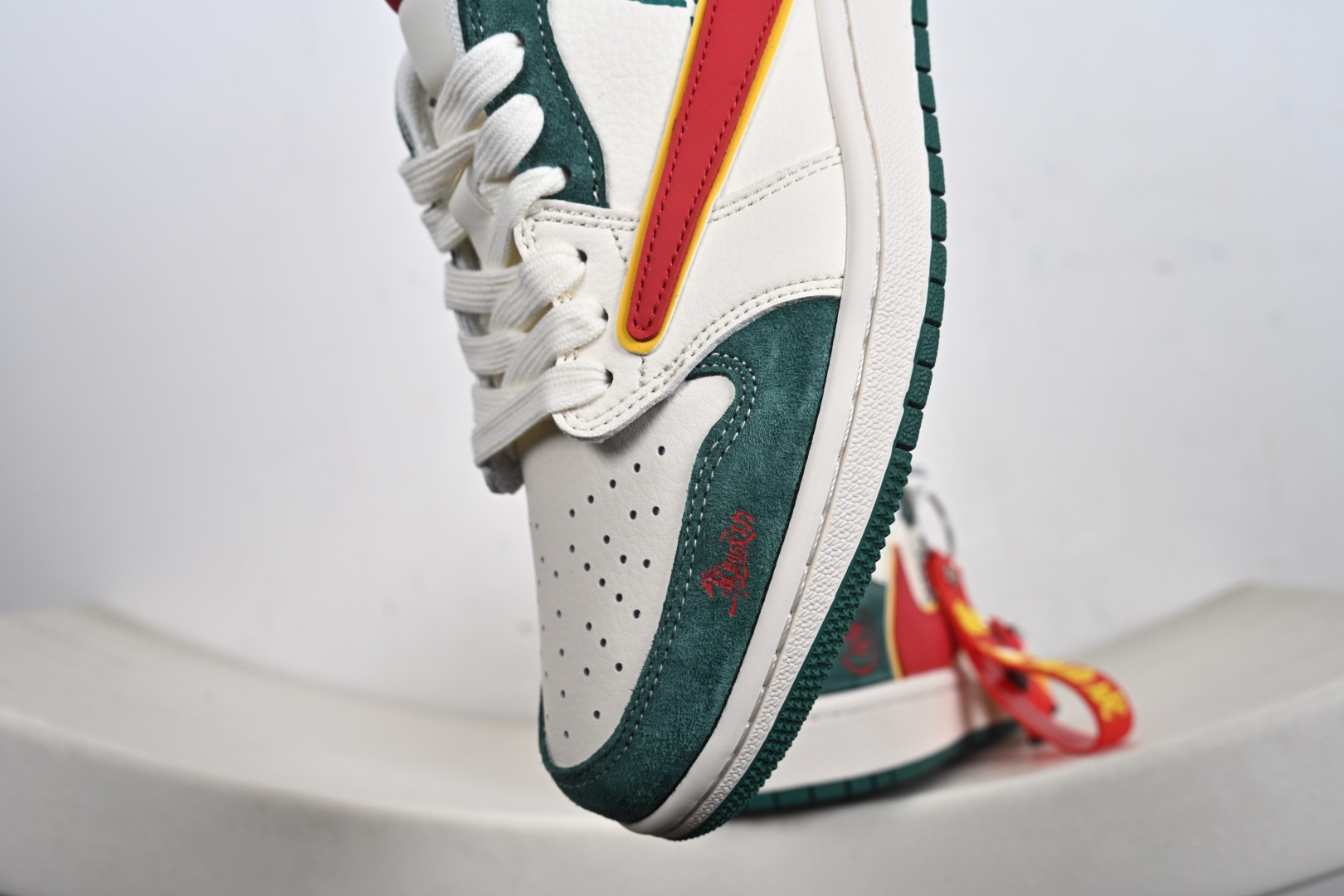 Air Jordan 1 Low 2026 丙午马年限定款 SD6868-119 Air Jordan 1 Low 2026 丙午马年限定款 SD6868-119