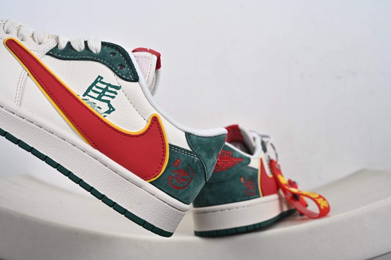 Air Jordan 1 Low 2026 丙午马年限定款 SD6868-119 Air Jordan 1 Low 2026 丙午马年限定款 SD6868-119