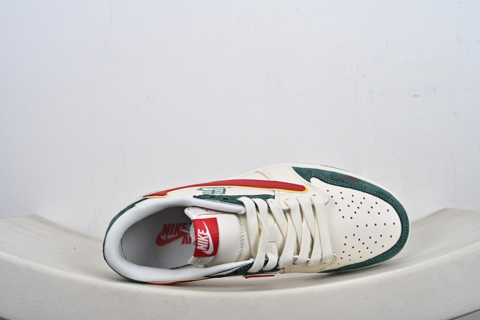 Air Jordan 1 Low 2026 丙午马年限定款 SD6868-119 Air Jordan 1 Low 2026 丙午马年限定款 SD6868-119