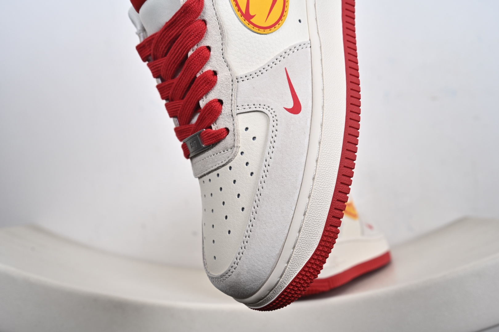 Nk Air Force 1 Low C空军一号低帮休闲板鞋 XT6998-140 Nk Air Force 1 Low C空军一号低帮休闲板鞋 XT6998-140
