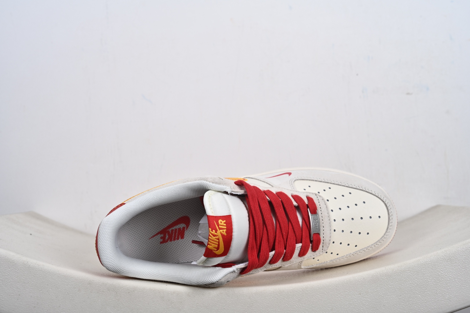 Nk Air Force 1 Low C空军一号低帮休闲板鞋 XT6998-140 Nk Air Force 1 Low C空军一号低帮休闲板鞋 XT6998-140