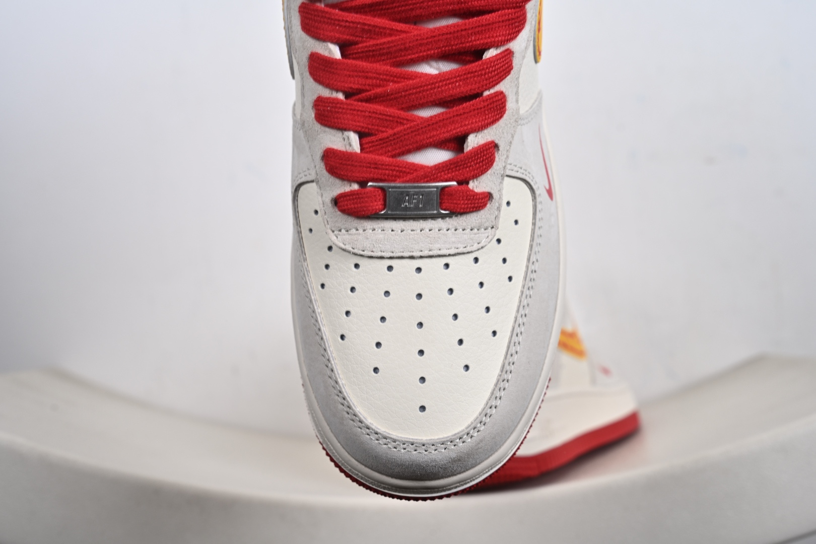 Nk Air Force 1 Low C空军一号低帮休闲板鞋 XT6998-140 Nk Air Force 1 Low C空军一号低帮休闲板鞋 XT6998-140