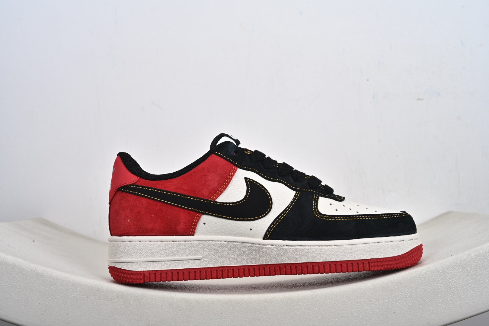 2026马年限定Air Force 1太吸睛了黑白红撞色超经典 HT5088-618 2026马年限定Air Force 1太吸睛了黑白红撞色超经典 HT5088-618