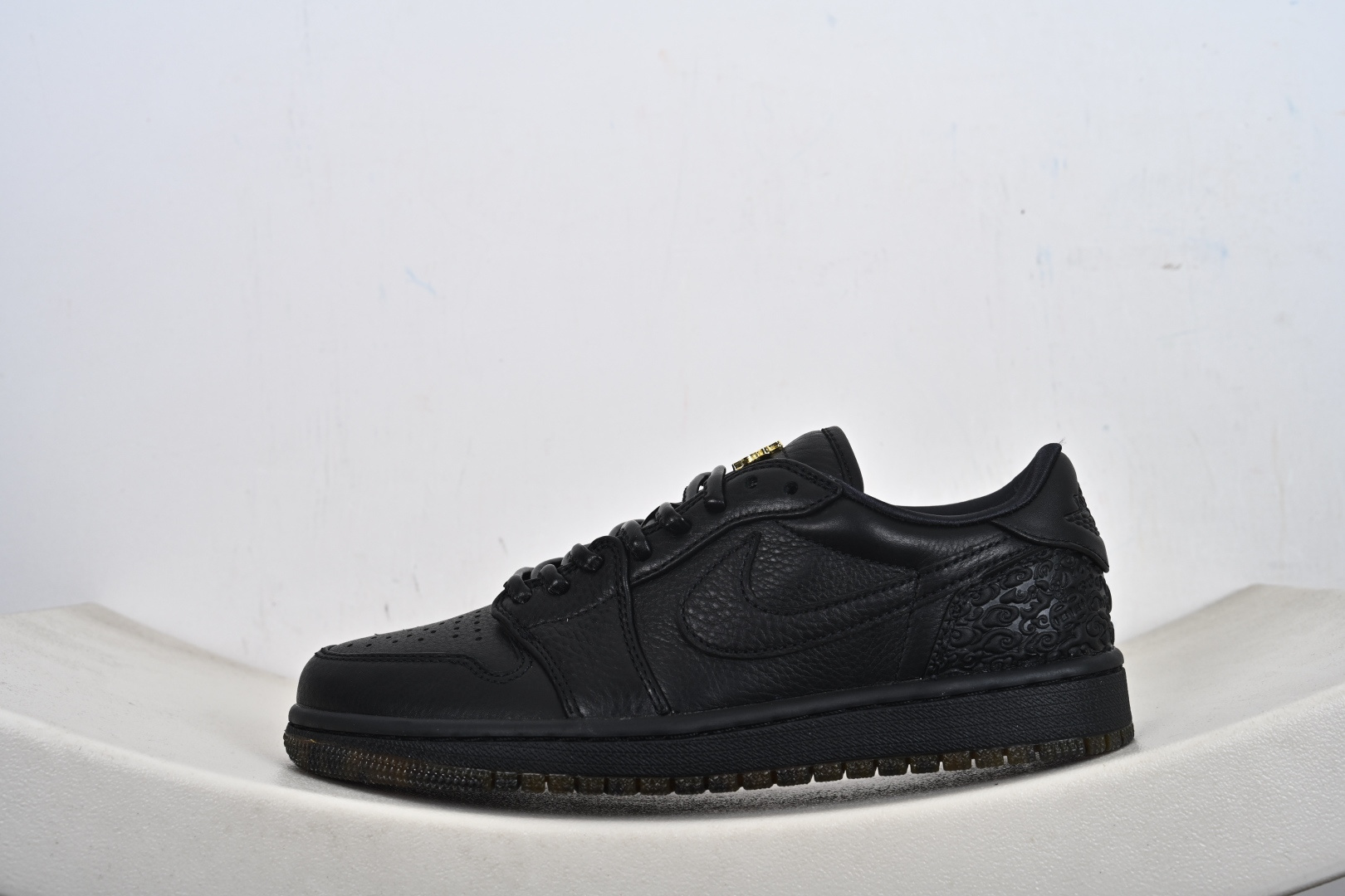 Air Jordan AJ1 Low 低帮 黑金 玄武 国区限定黑色 IO3147-001 Air Jordan AJ1 Low 低帮 黑金 玄武 国区限定黑色 IO3147-001