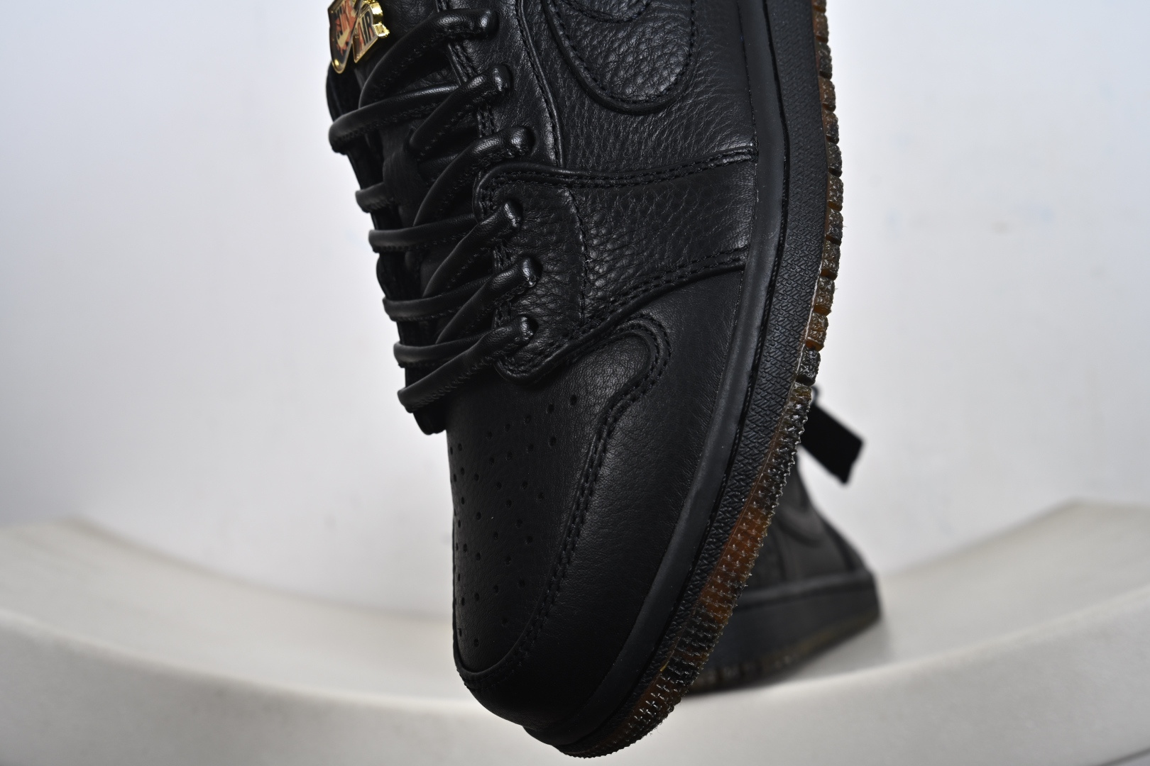 Air Jordan AJ1 Low 低帮 黑金 玄武 国区限定黑色 IO3147-001 Air Jordan AJ1 Low 低帮 黑金 玄武 国区限定黑色 IO3147-001