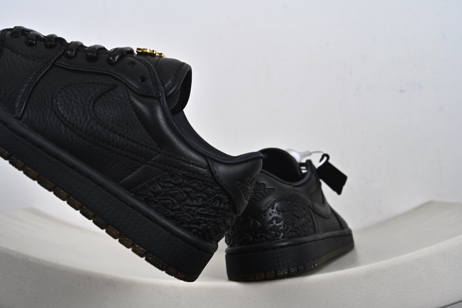 Air Jordan AJ1 Low 低帮 黑金 玄武 国区限定黑色 IO3147-001 Air Jordan AJ1 Low 低帮 黑金 玄武 国区限定黑色 IO3147-001