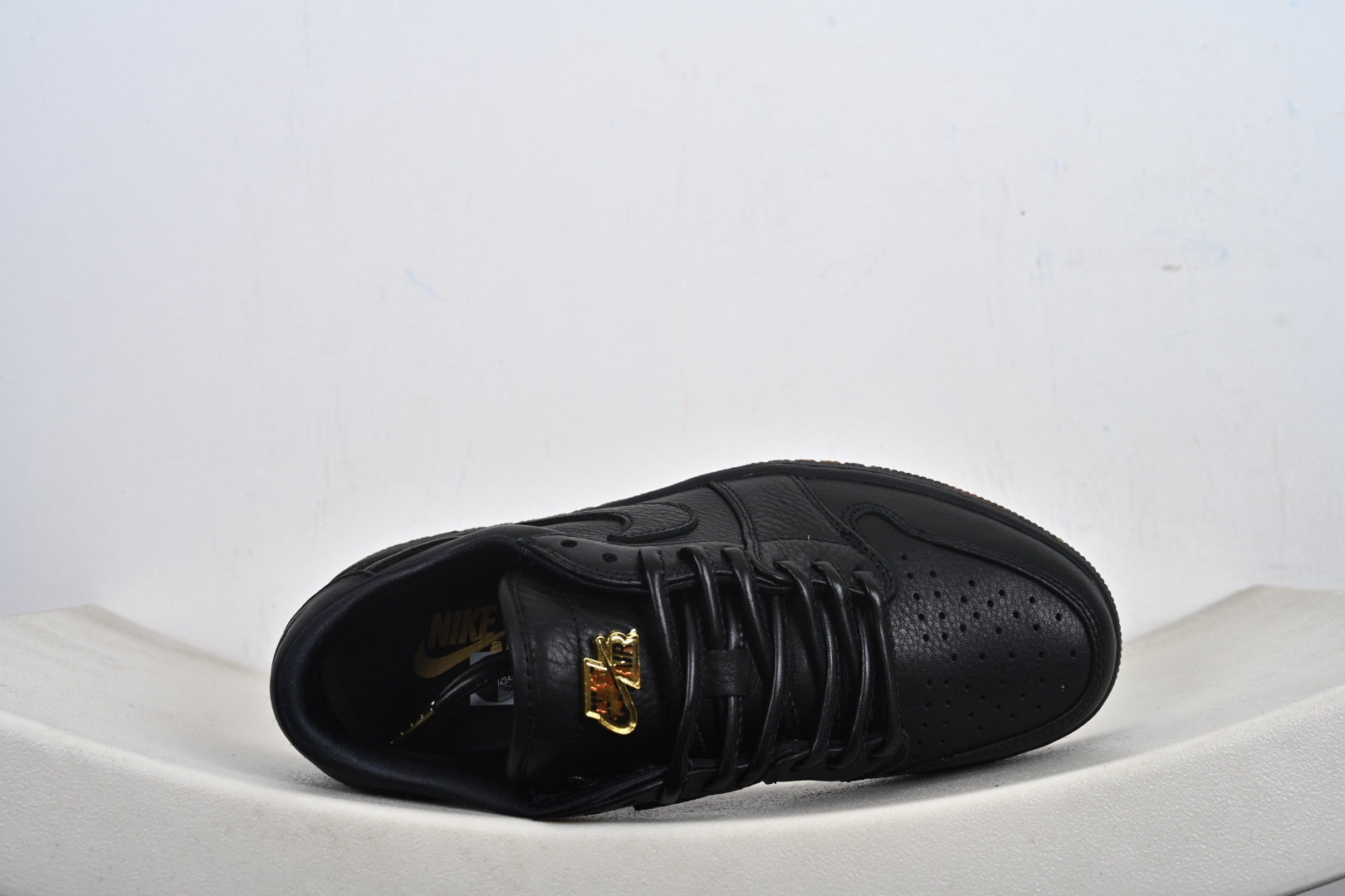 Air Jordan AJ1 Low 低帮 黑金 玄武 国区限定黑色 IO3147-001 Air Jordan AJ1 Low 低帮 黑金 玄武 国区限定黑色 IO3147-001