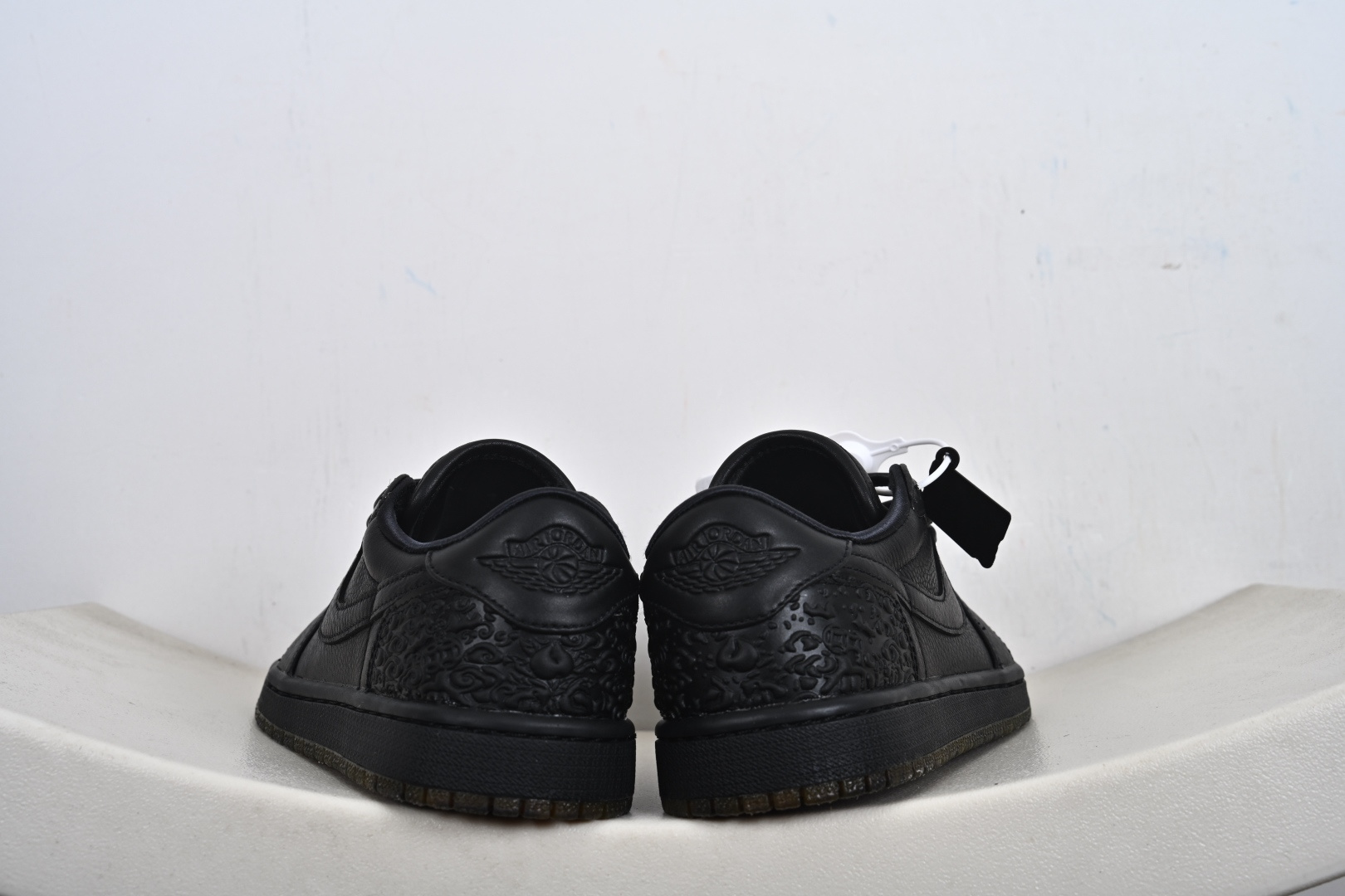 Air Jordan AJ1 Low 低帮 黑金 玄武 国区限定黑色 IO3147-001 Air Jordan AJ1 Low 低帮 黑金 玄武 国区限定黑色 IO3147-001