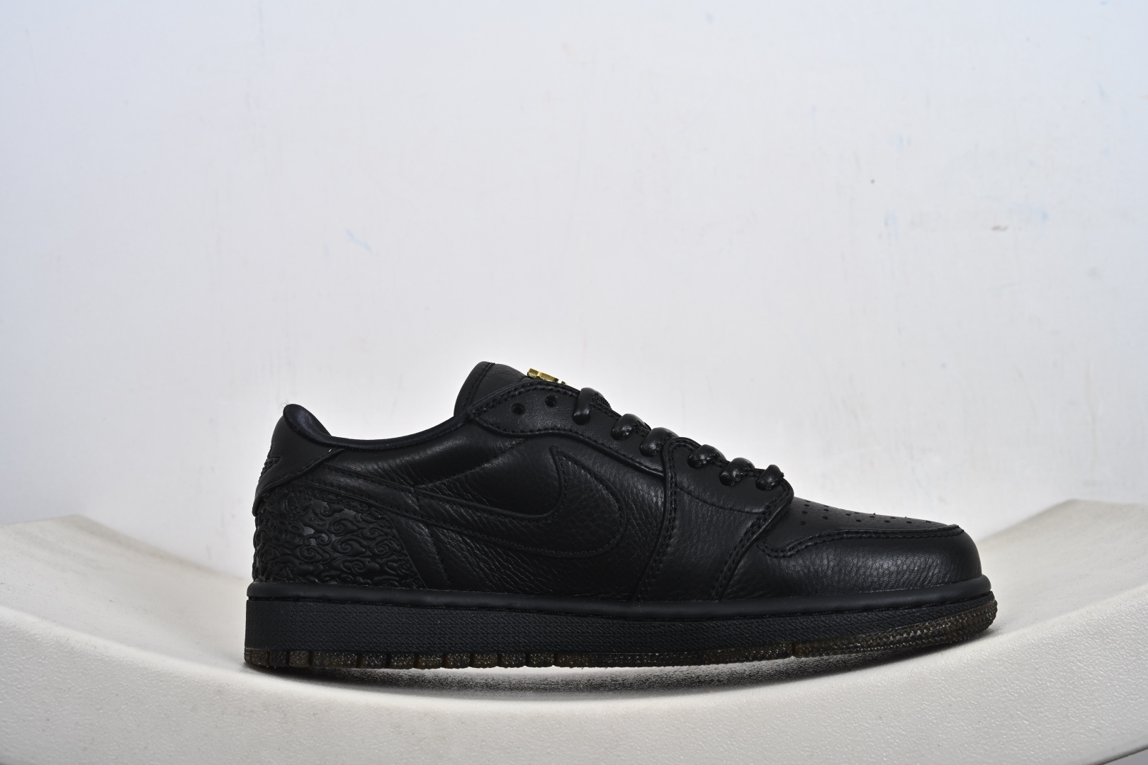 Air Jordan AJ1 Low 低帮 黑金 玄武 国区限定黑色 IO3147-001 Air Jordan AJ1 Low 低帮 黑金 玄武 国区限定黑色 IO3147-001