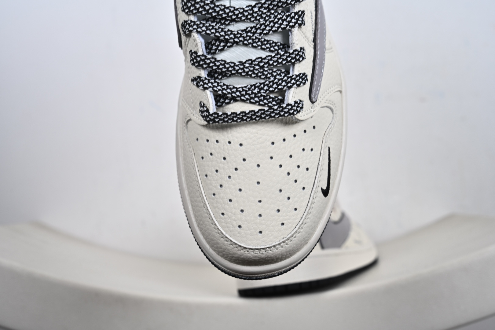 Air Jordan 1联名Supreme太顶了米白色鞋身满印Supreme标识 LD2028-063