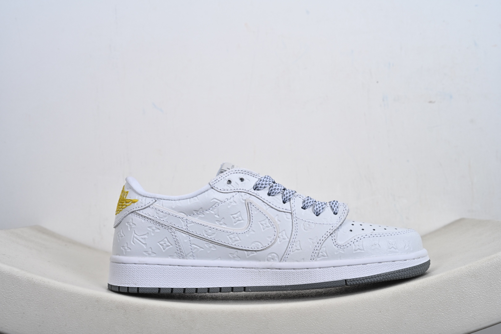 Nike Air Jordan 1 x Travis Scott AJ1倒勾 乔一倒钩 ‘DIY’定制 耐克 低帮文化篮球鞋 LD2028-061