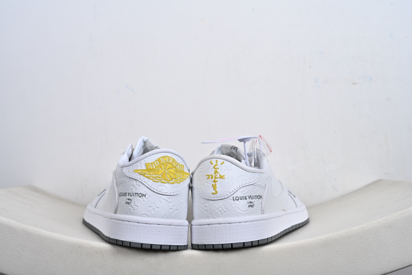 Nike Air Jordan 1 x Travis Scott AJ1倒勾 乔一倒钩 ‘DIY’定制 耐克 低帮文化篮球鞋 LD2028-061