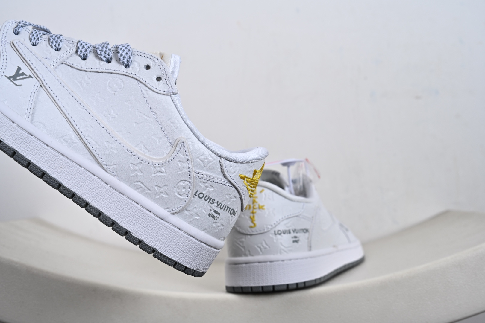 Nike Air Jordan 1 x Travis Scott AJ1倒勾 乔一倒钩 ‘DIY’定制 耐克 低帮文化篮球鞋 LD2028-061
