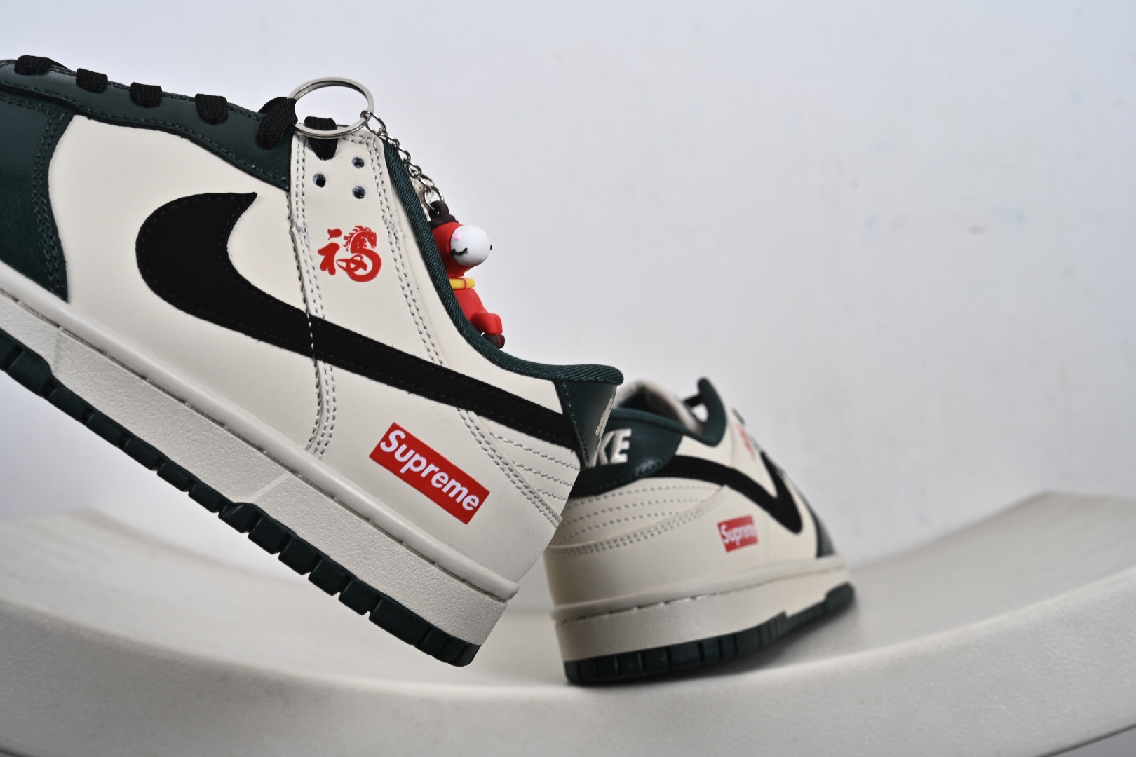 定制版 Nike SB Dunk Low“马年限定——苔绿奶杏” 高端私人定制 低帮休闲板鞋 NH0601-483