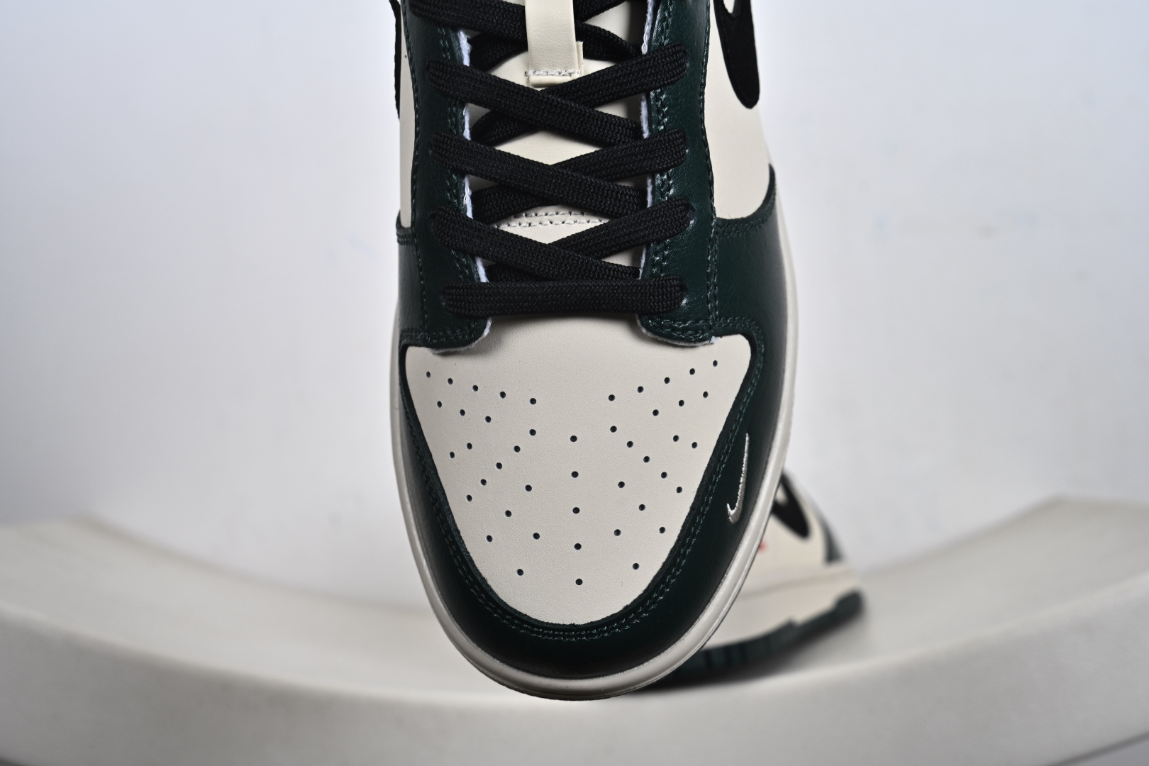 定制版 Nike SB Dunk Low“马年限定——苔绿奶杏” 高端私人定制 低帮休闲板鞋 NH0601-483
