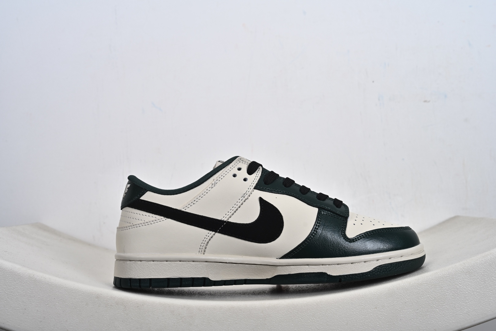 定制版 Nike SB Dunk Low“马年限定——苔绿奶杏” 高端私人定制 低帮休闲板鞋 NH0601-483