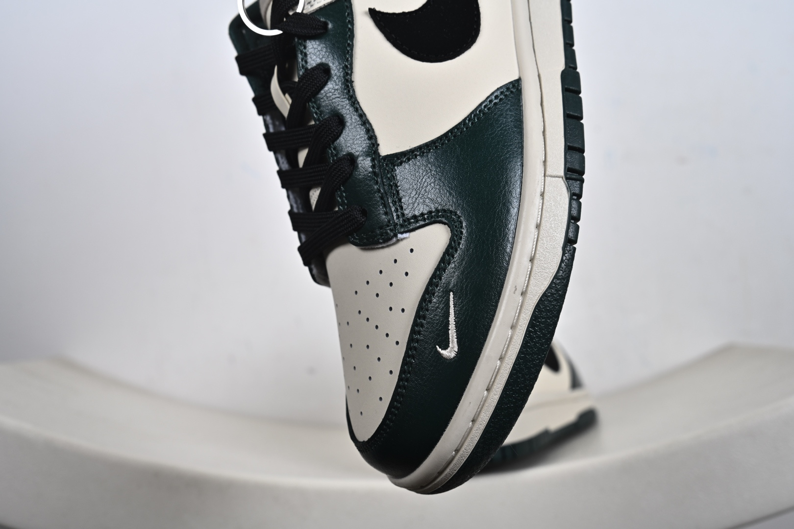 定制版 Nike SB Dunk Low“马年限定——苔绿奶杏” 高端私人定制 低帮休闲板鞋 NH0601-483