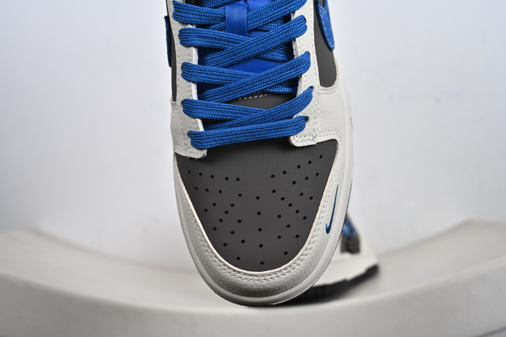2026新款定制限量发售Nike SB Dunk Low“北面联名限定------白灰蓝麂皮” 白灰蓝三色拼接高级感十足 TX1688-018
