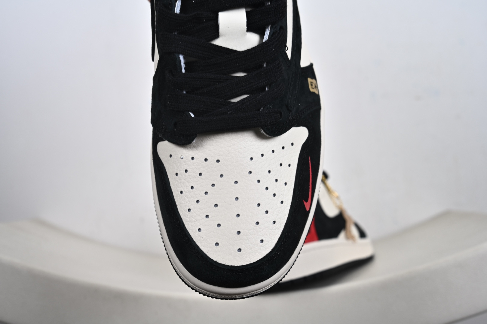 260 Nike Air Jordan 1 x Travis Scott AJ1倒勾 乔一倒钩 ‘DIY’定制 耐克 低帮文化篮球鞋 MZ9588-826-Chinese UA Cheap High Quatity Brand Clothes Bags handbags Sneakers wholesale wholesaler seller from China Factory suppliers Fashion Clothing Shoes best Quality Beautiful Price 260 Nike Air Jordan 1 x Travis Scott AJ1倒勾 乔一倒钩 ‘DIY’定制 耐克 低帮文化篮球鞋 MZ9588-826