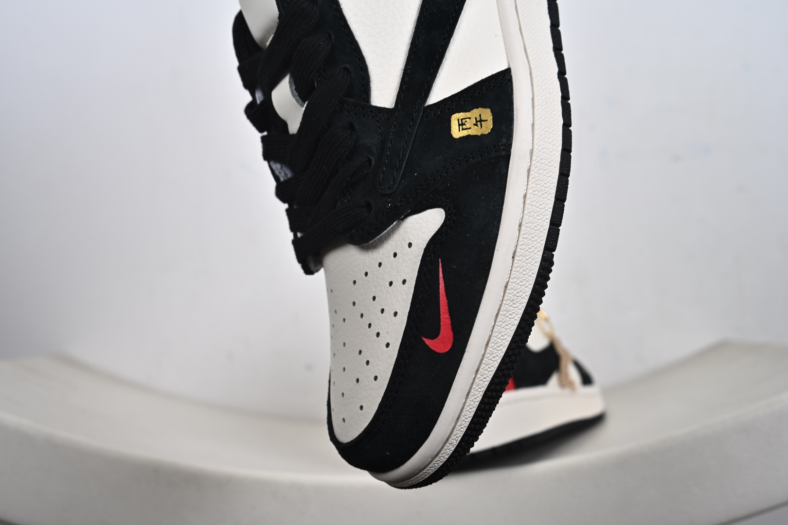 260 Nike Air Jordan 1 x Travis Scott AJ1倒勾 乔一倒钩 ‘DIY’定制 耐克 低帮文化篮球鞋 MZ9588-826-Chinese UA Cheap High Quatity Brand Clothes Bags handbags Sneakers wholesale wholesaler seller from China Factory suppliers Fashion Clothing Shoes best Quality Beautiful Price 260 Nike Air Jordan 1 x Travis Scott AJ1倒勾 乔一倒钩 ‘DIY’定制 耐克 低帮文化篮球鞋 MZ9588-826