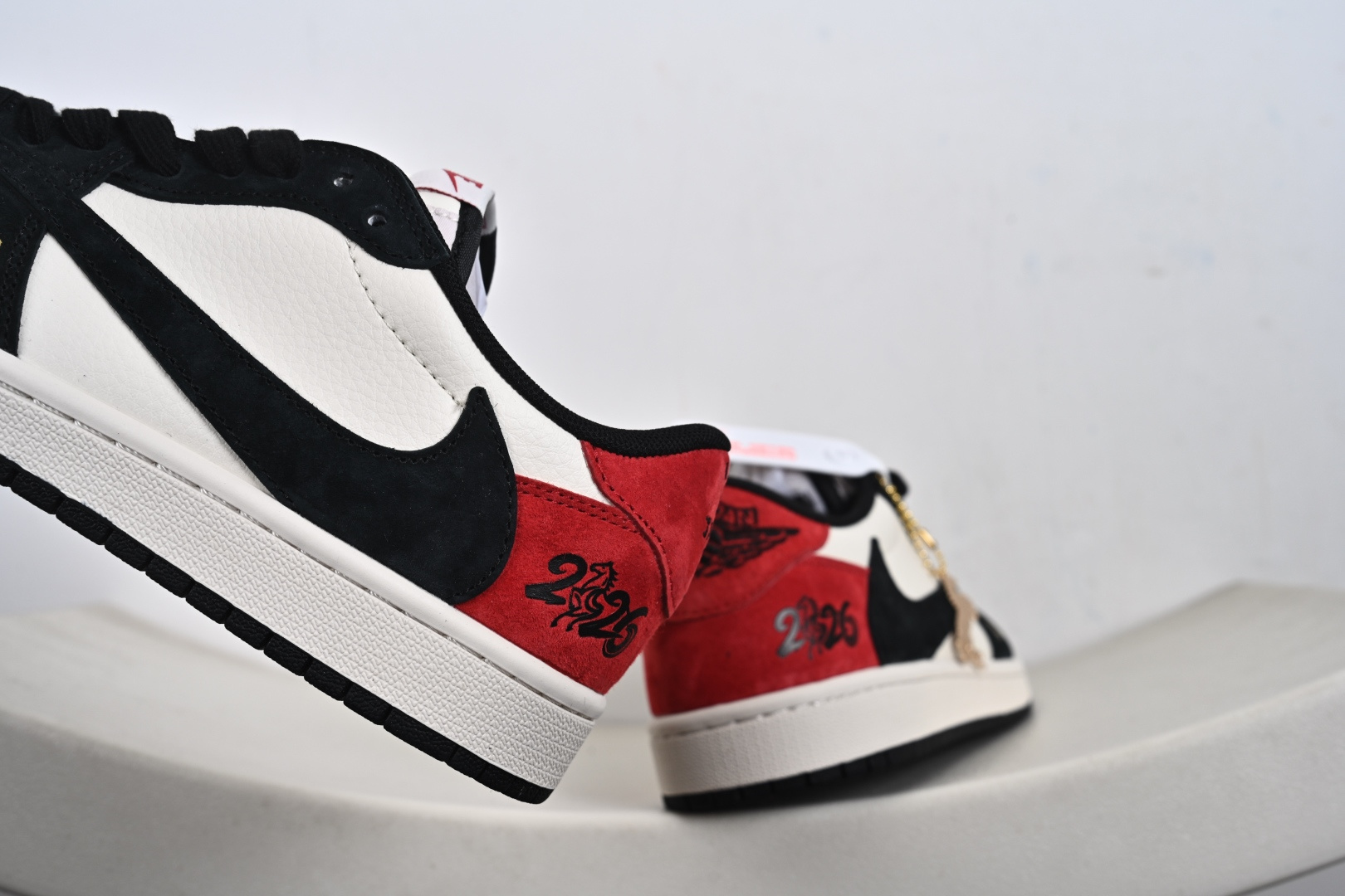 260 Nike Air Jordan 1 x Travis Scott AJ1倒勾 乔一倒钩 ‘DIY’定制 耐克 低帮文化篮球鞋 MZ9588-826-Chinese UA Cheap High Quatity Brand Clothes Bags handbags Sneakers wholesale wholesaler seller from China Factory suppliers Fashion Clothing Shoes best Quality Beautiful Price 260 Nike Air Jordan 1 x Travis Scott AJ1倒勾 乔一倒钩 ‘DIY’定制 耐克 低帮文化篮球鞋 MZ9588-826