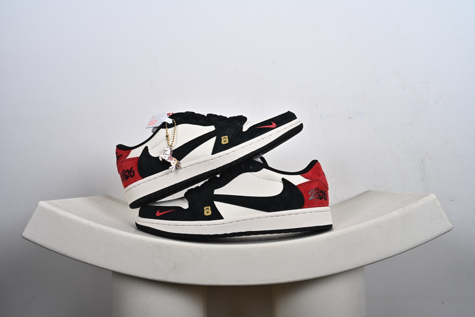 260 Nike Air Jordan 1 x Travis Scott AJ1倒勾 乔一倒钩 ‘DIY’定制 耐克 低帮文化篮球鞋 MZ9588-826-Chinese UA Cheap High Quatity Brand Clothes Bags handbags Sneakers wholesale wholesaler seller from China Factory suppliers Fashion Clothing Shoes best Quality Beautiful Price 260 Nike Air Jordan 1 x Travis Scott AJ1倒勾 乔一倒钩 ‘DIY’定制 耐克 低帮文化篮球鞋 MZ9588-826