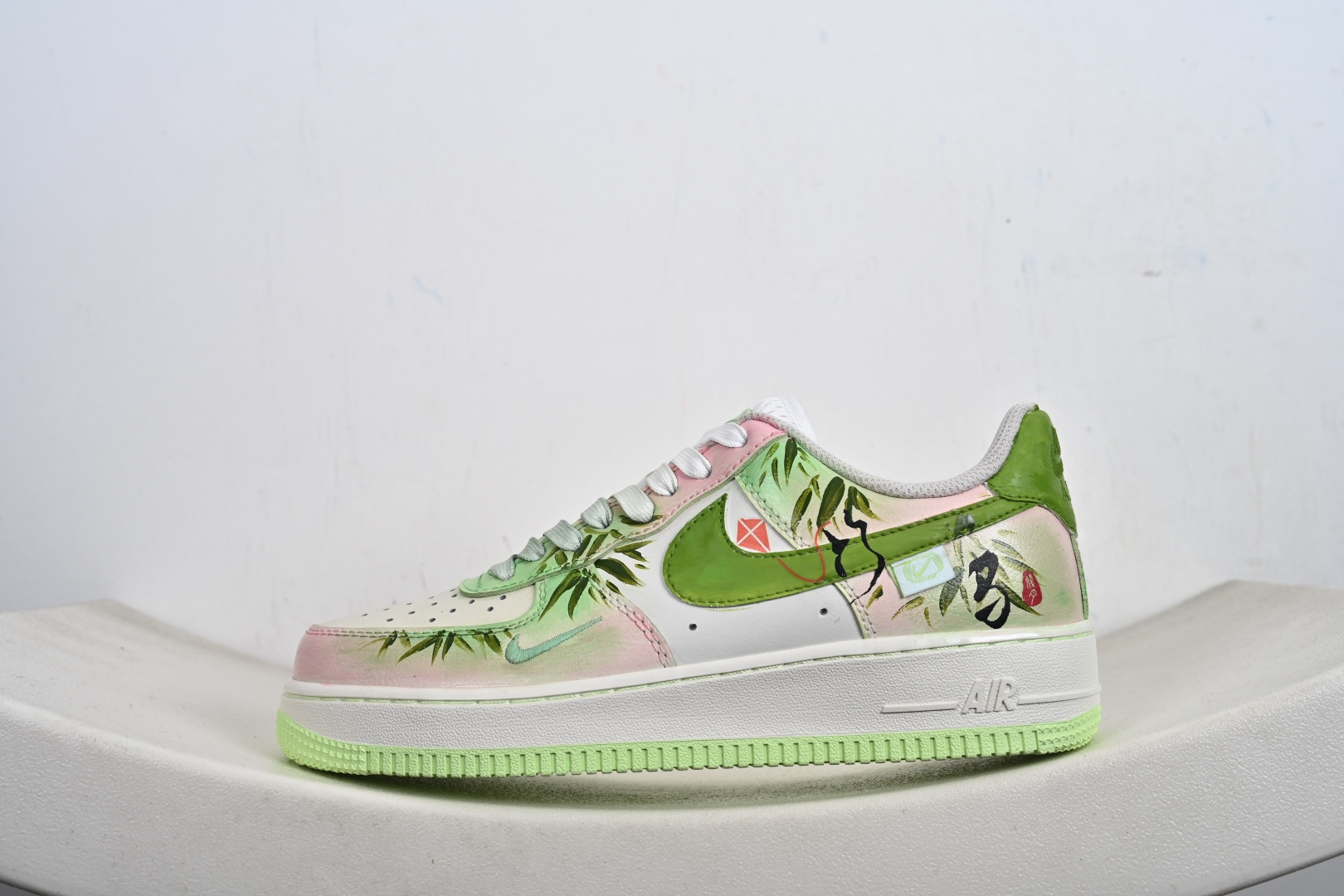 定制版 手绘涂鸦 马年情人节限定“青梅竹马”Nike Air Force 1 “Childhood Sweethearts”空军一号定制板鞋 FB1839-515