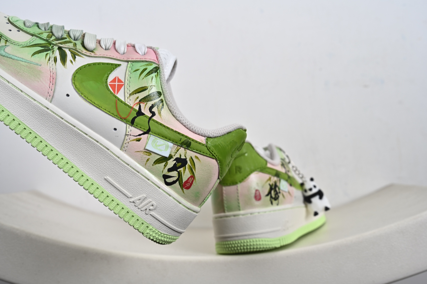 定制版 手绘涂鸦 马年情人节限定“青梅竹马”Nike Air Force 1 “Childhood Sweethearts”空军一号定制板鞋 FB1839-515