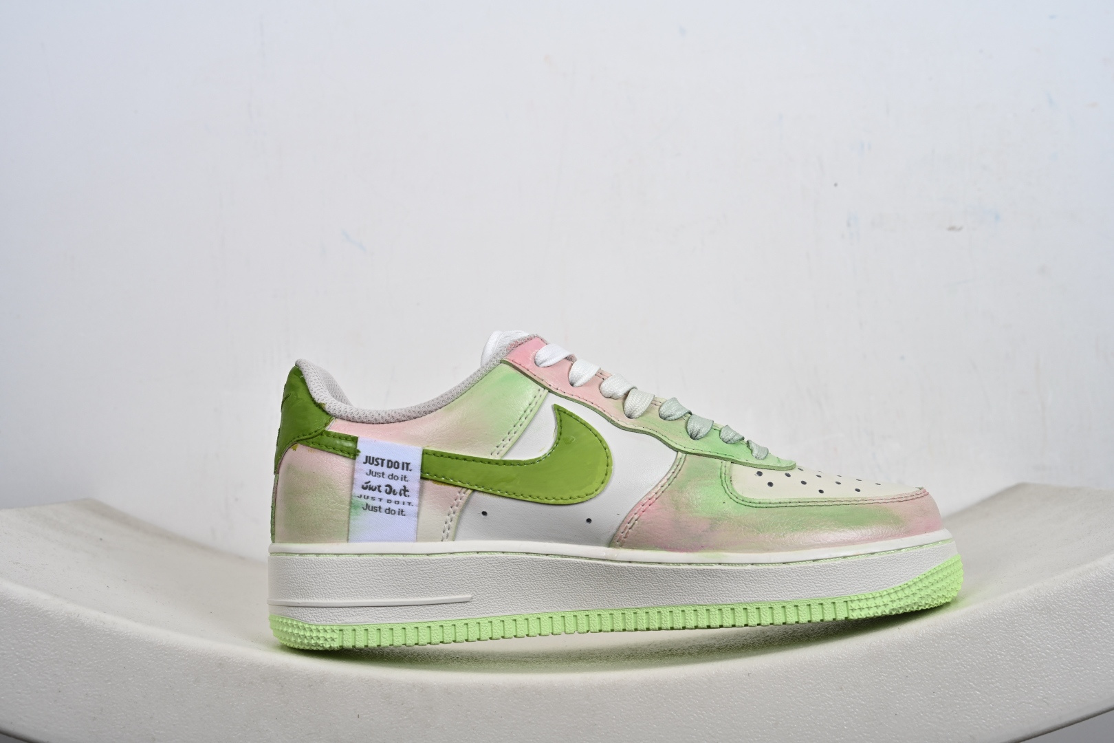 定制版 手绘涂鸦 马年情人节限定“青梅竹马”Nike Air Force 1 “Childhood Sweethearts”空军一号定制板鞋 FB1839-515
