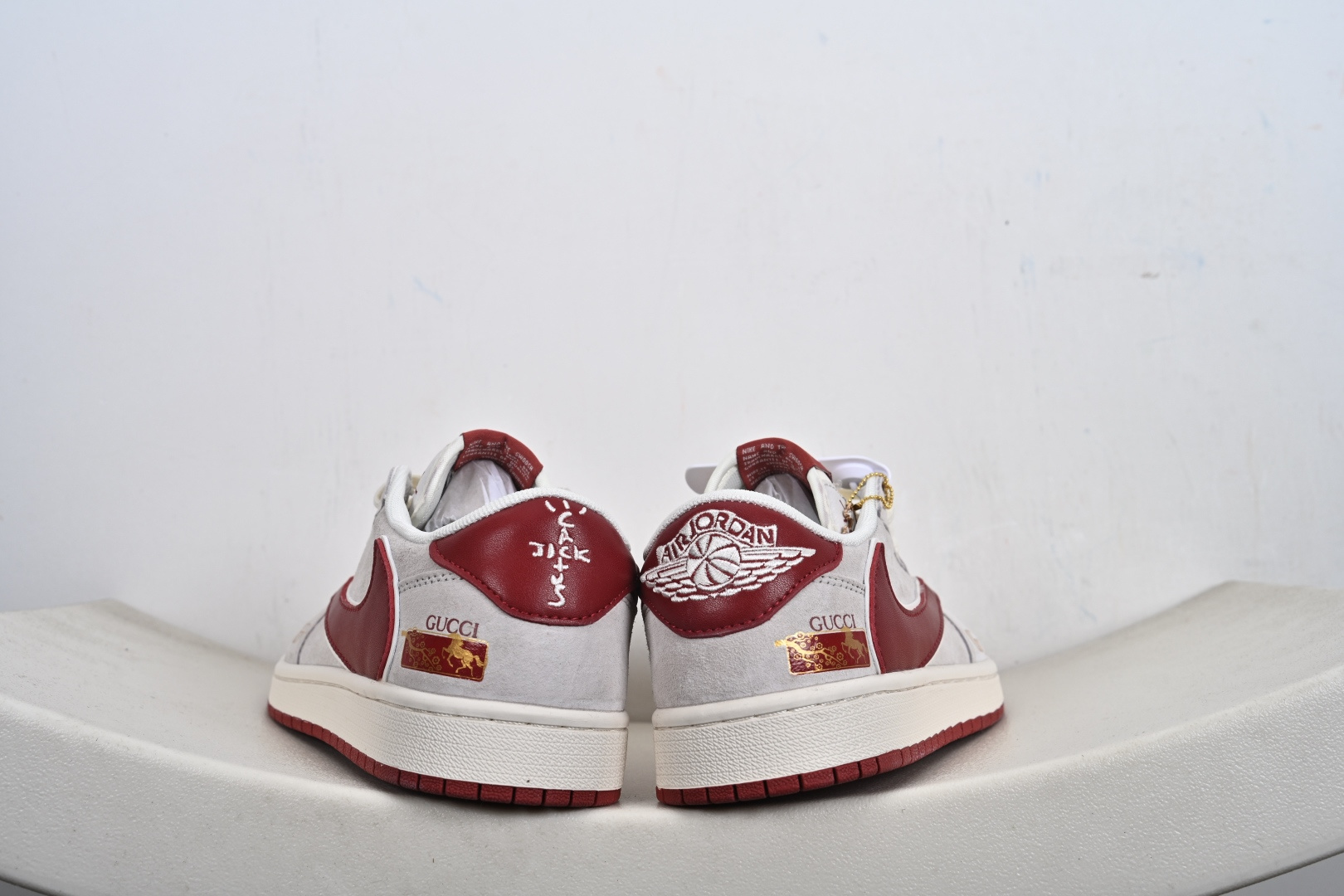 Nike Air Jordan 1 x Travis Scott AJ1倒勾 乔一倒钩 ‘DIY’定制 耐克 低帮文化篮球鞋 XZ6668-056